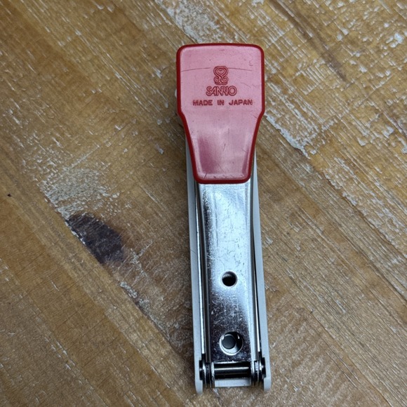 Vintage Hello Kitty Sanrio Made in Japan Stapler 1976 - Picture 2 of 3